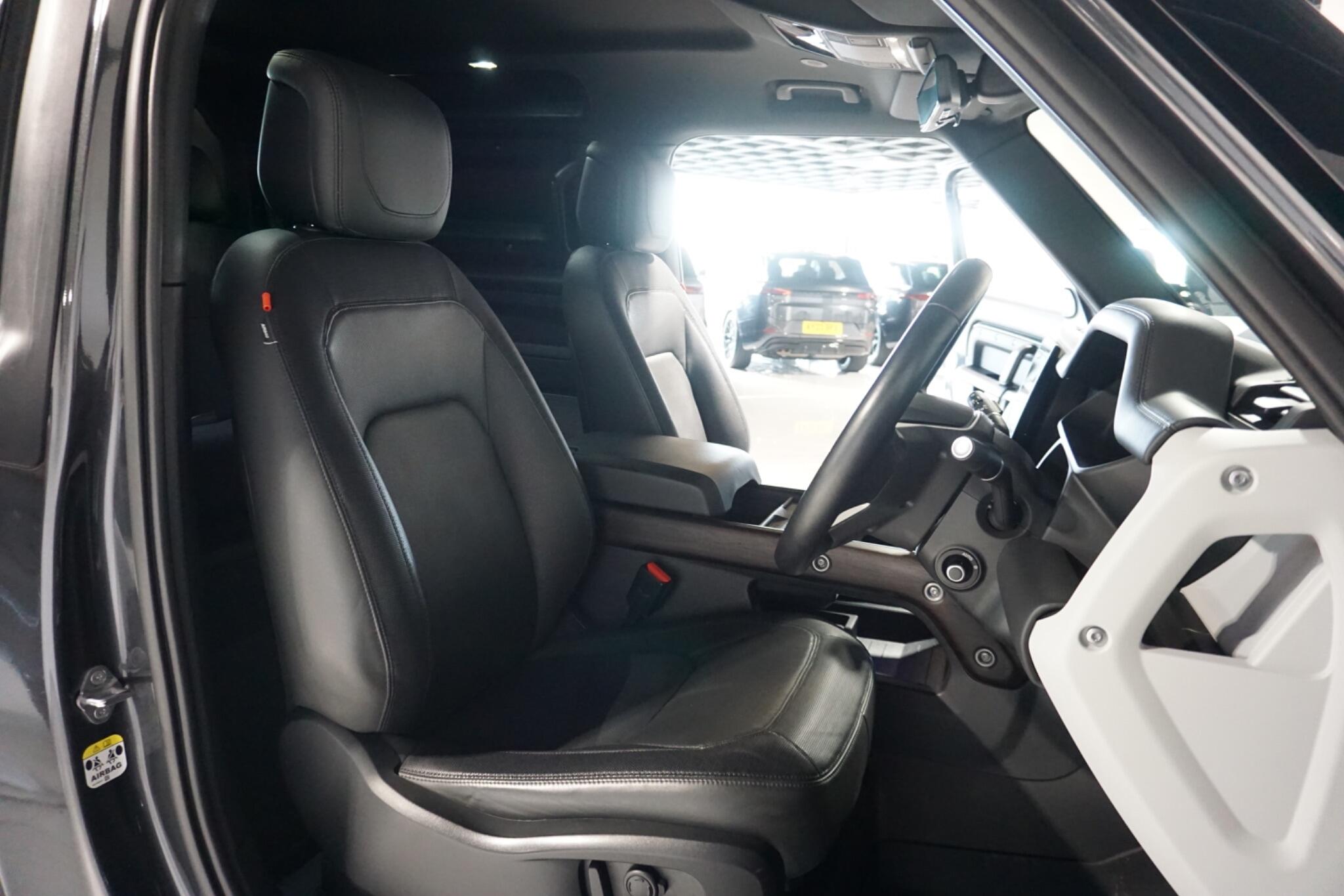 Land Rover Defender 90 3.0 D300 MHEV X-Dynamic HSE Hard Top SUV 3dr Diesel Auto 4WD SWB Euro 6 (s/s) (300 ps)